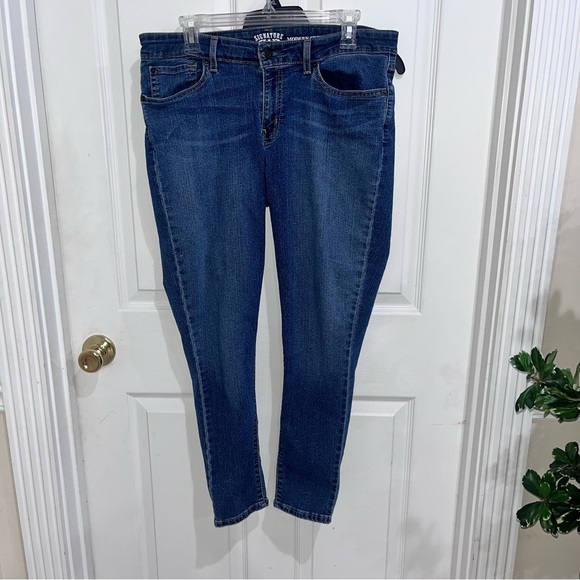 Signature by Levi Strauss Women's Blue Jeans - Picture 1 of 5